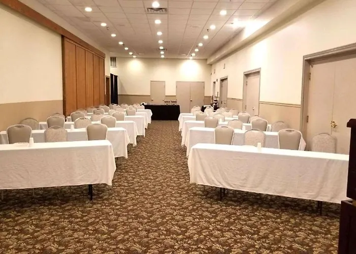 Comfort & - Peoria 3*