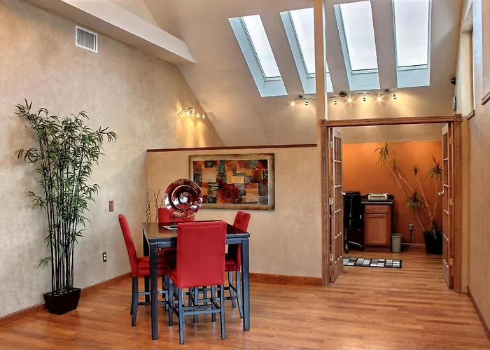 Hotel Comfort & - Peoria 3*