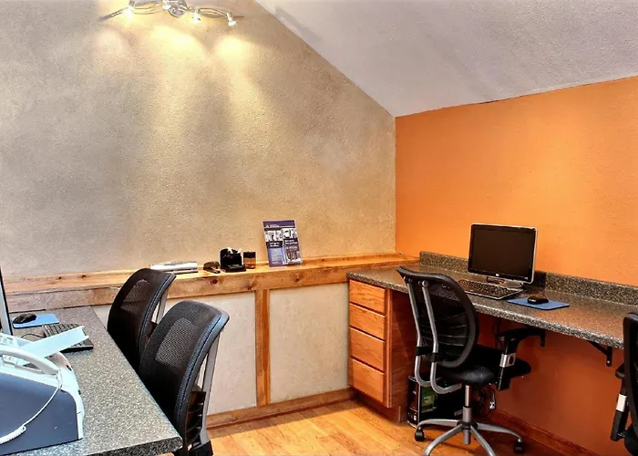 Hotel Comfort & - Peoria 3*
