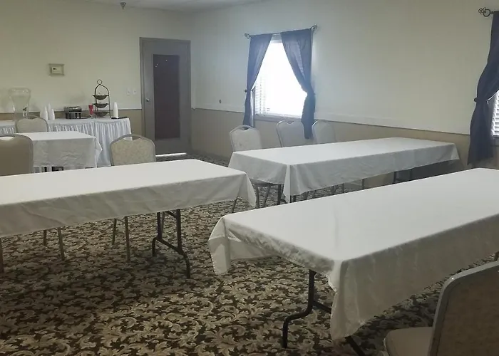 Comfort & - Peoria Hotel